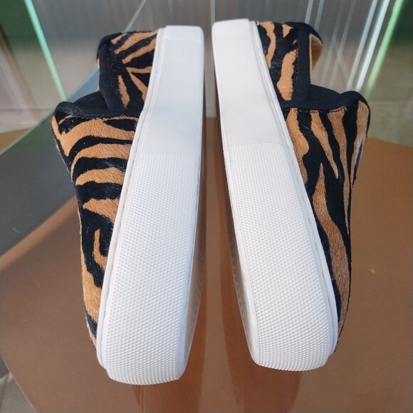 NWOB UGG slip-on shoes - Picture 2 of 8